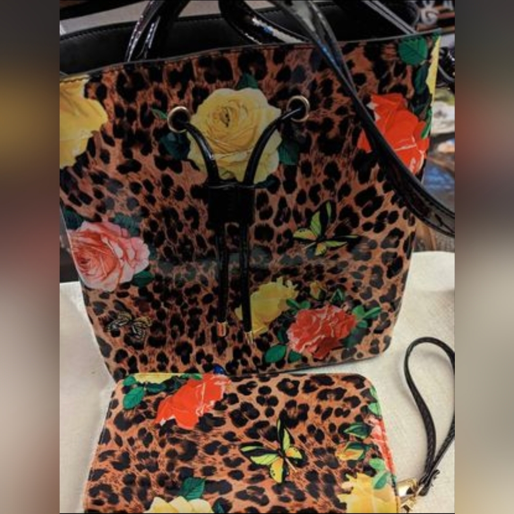 Animal print purse and matching wallet